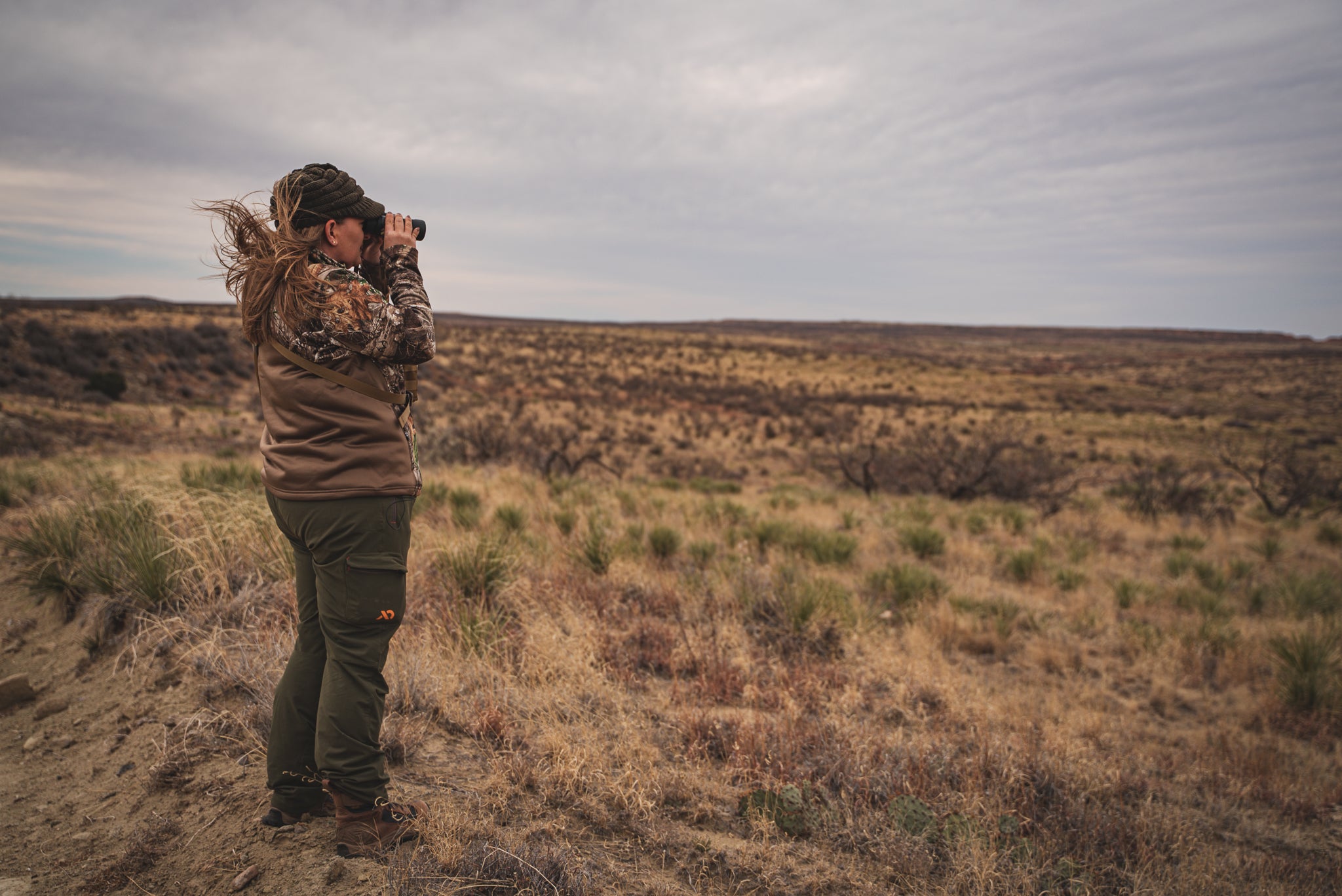 hunter glassing for audad in west Texas