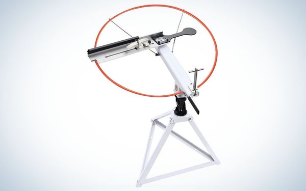 Do All Outdoors Backyard 3/4 Cock Clayhawk is the best manual clay pigeon thrower.