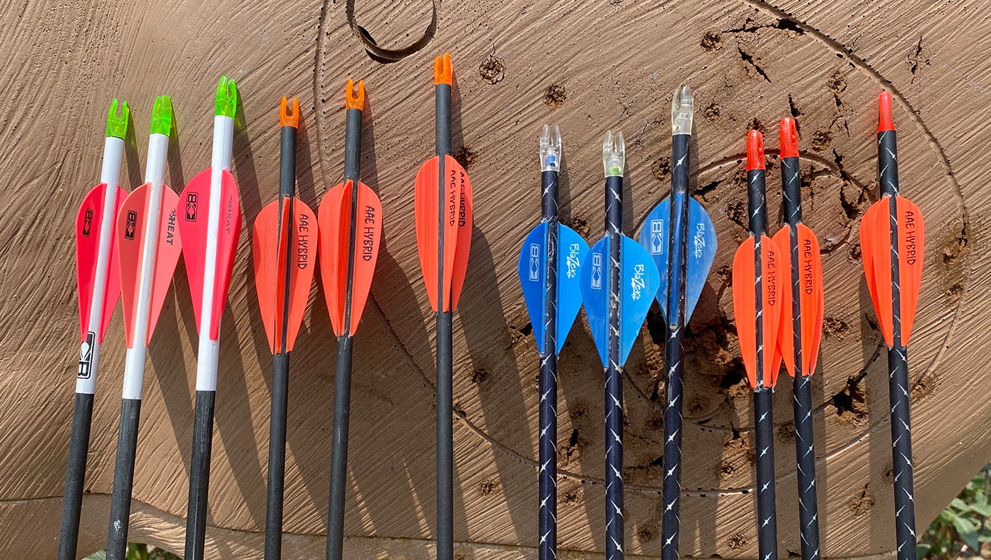 photo of hunting arrow fletchings