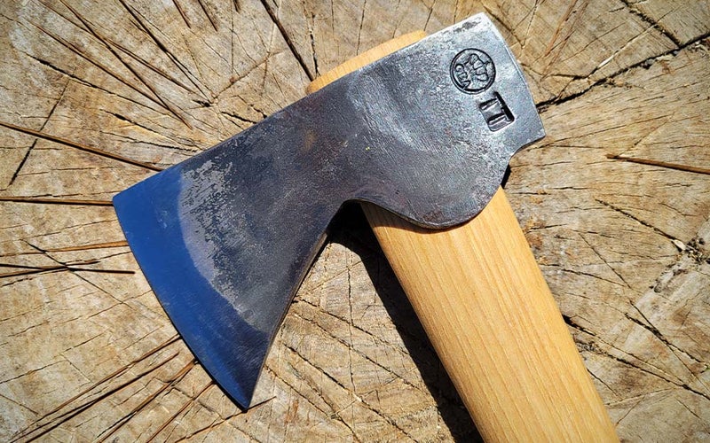 A light and short ax that barely sacrifices strength and quality.