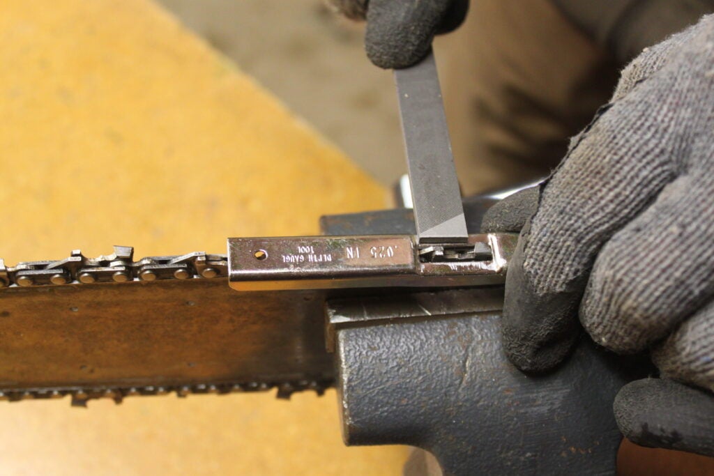Using a depth gauge to sharpen your chainsaw