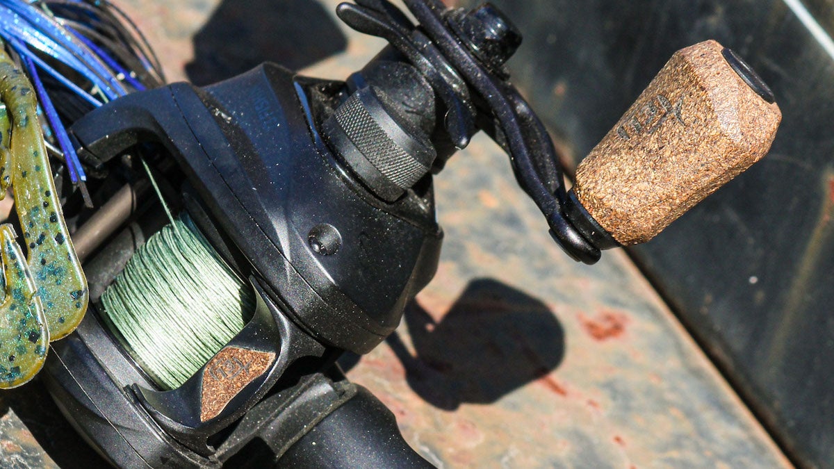close up photo of the spool tension knob