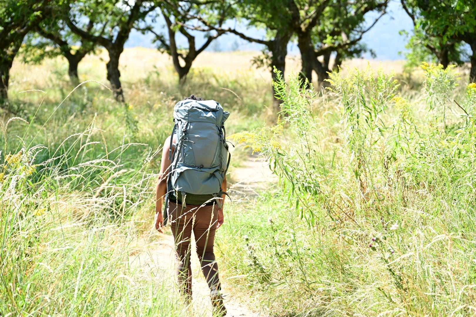 Ross, who has a smaller, more typically feminine frame, found that moderate loads in the Deuter Aircontact Core unbalanced easily.