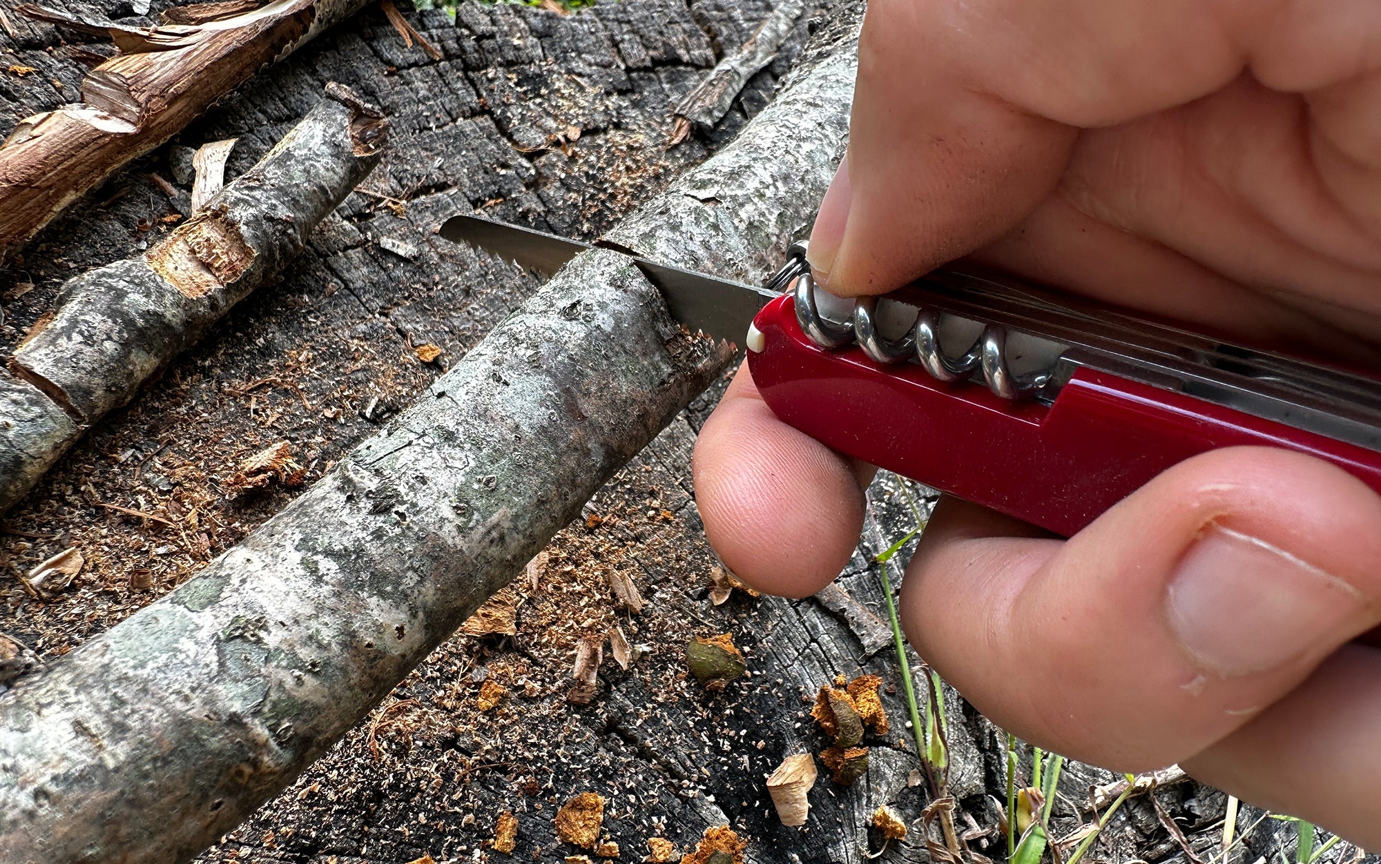 The Huntsman includes a surprisingly capable saw.