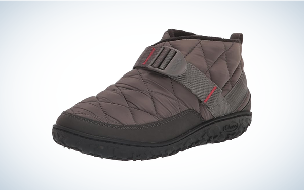 Chaco Ramble Puff Slippers on gray and white background