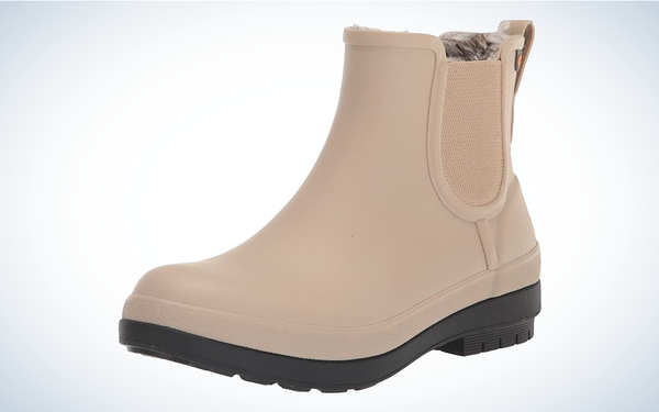 Bogs Amanda Plush II Chelsea Rain Boot on gray and white background