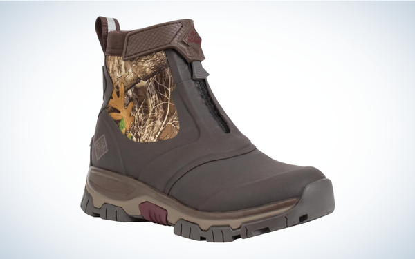 Muck Boot Women's Apex Camo Mid Zip Boots on gray and white background