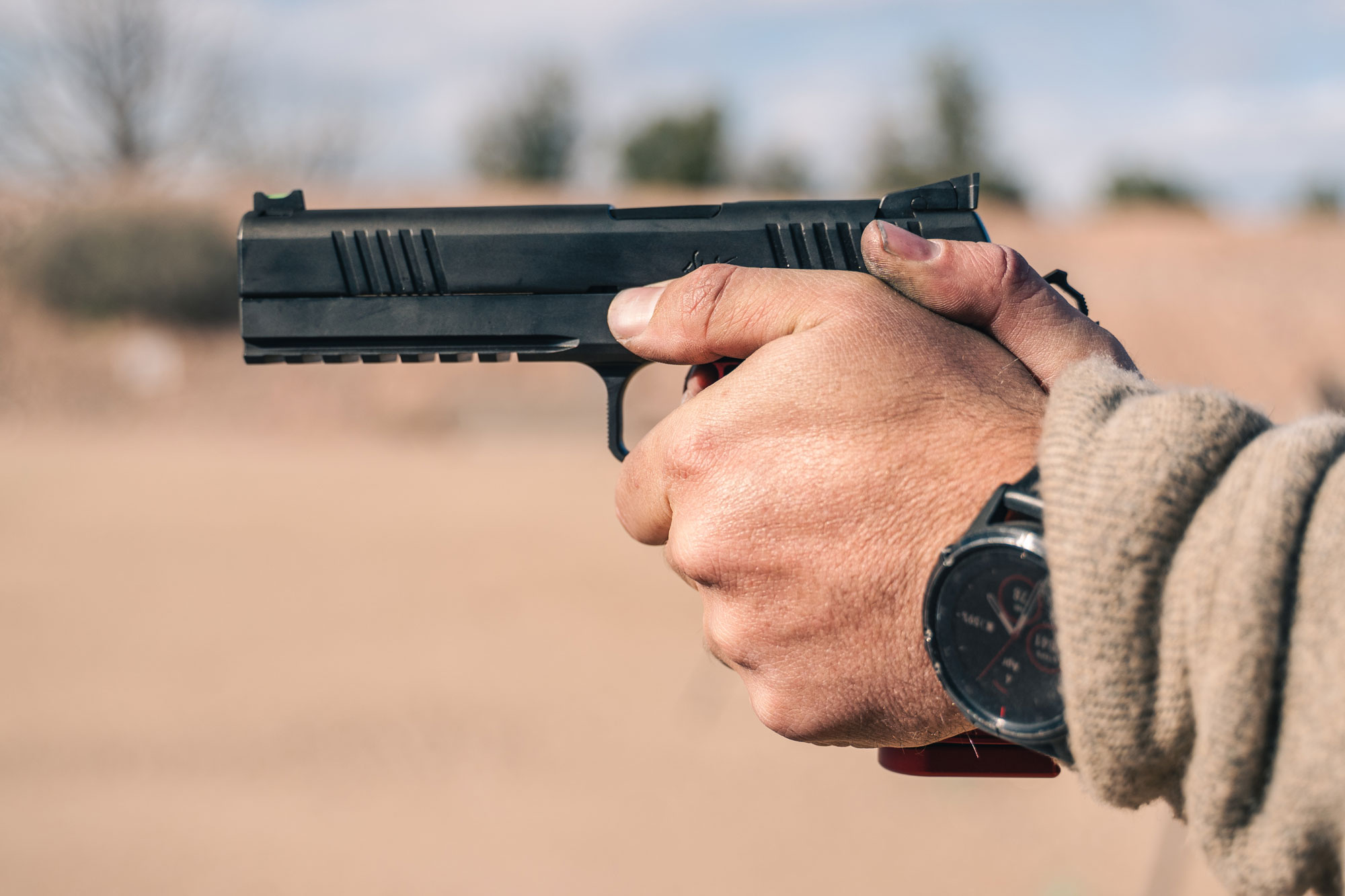 how to hold a pistol