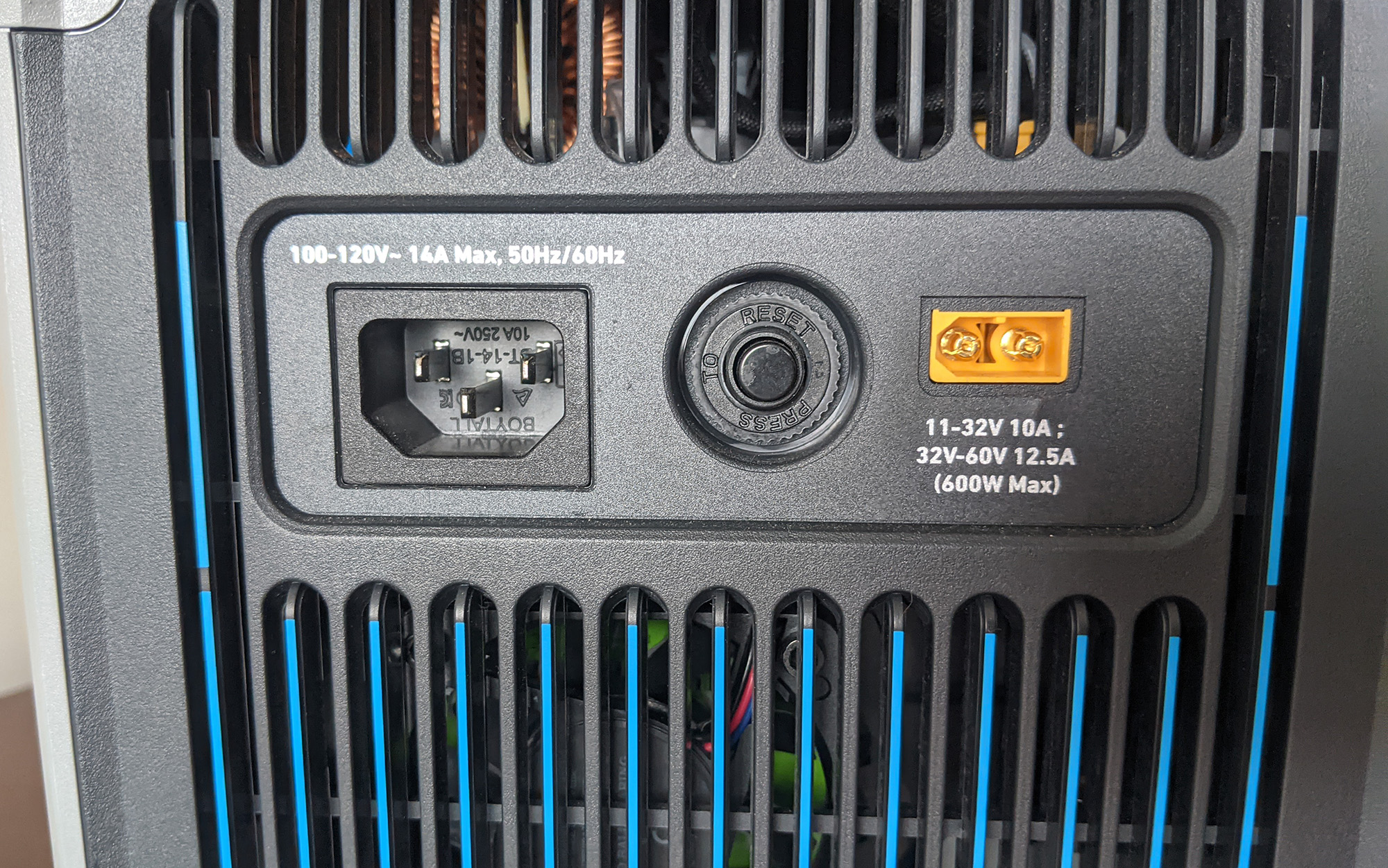 The input and output ports of the Anker SOLIX C1000 are completely exposed, so you’ll need to be careful in wet and dusty conditions. 